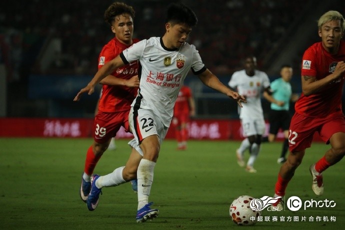 海港客场2比1逆转河南，克劳德替补头槌制胜