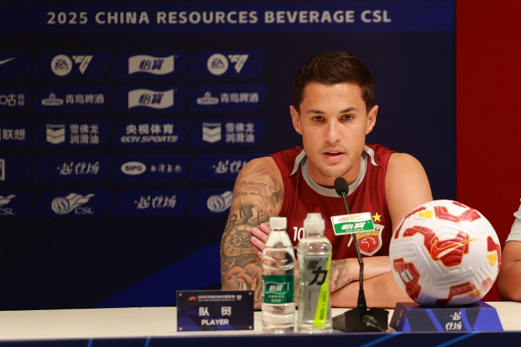 维塔尔：失去母亲后母亲节进球献给她 海港外援谈伤病影响