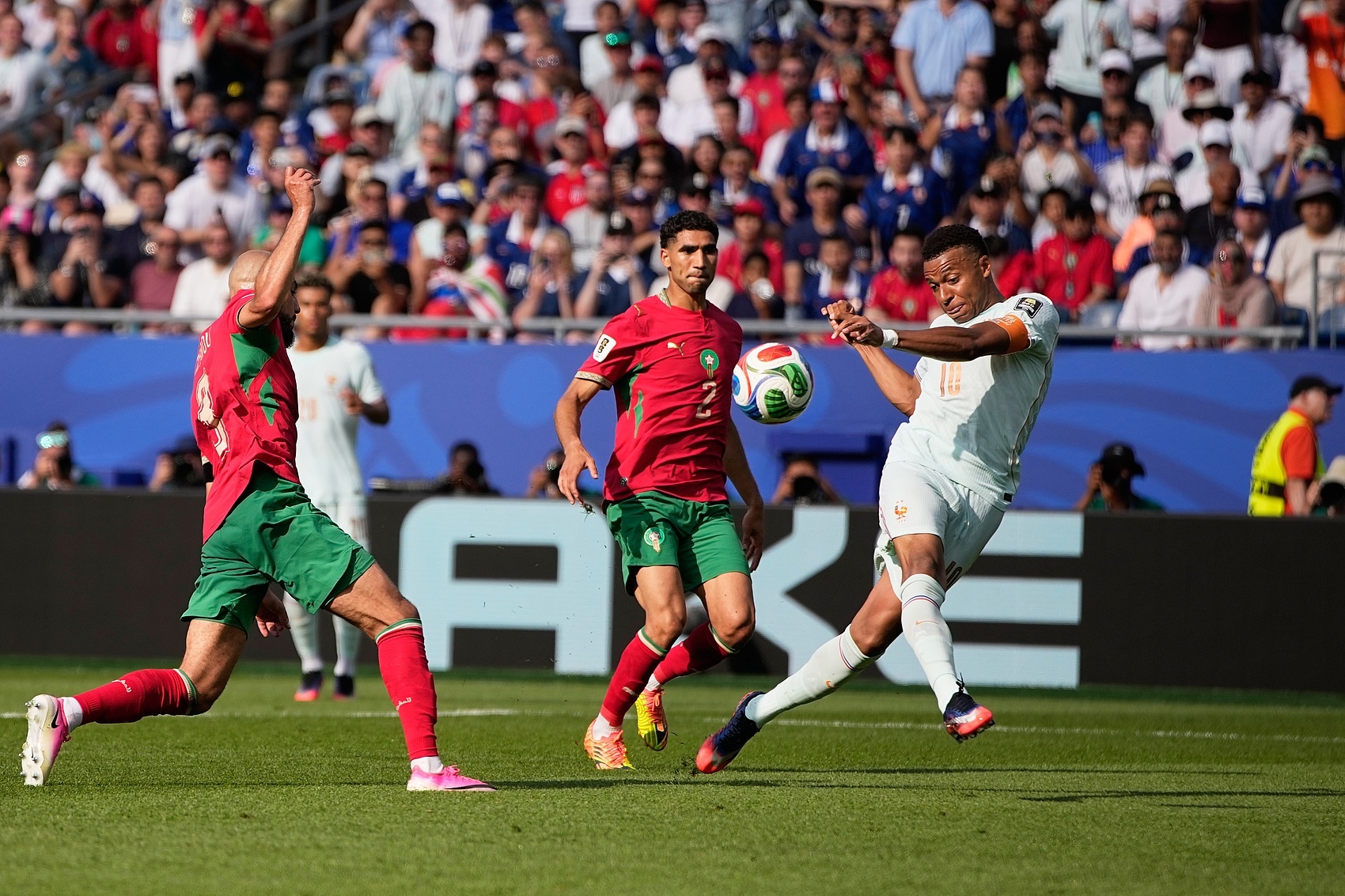 法国2-0摩洛哥:无效控球难破门,苏东点出‘破城槌’唯一软肋 法国2-0摩洛哥:无效控球难破门,苏东点出‘破城槌’唯一软肋