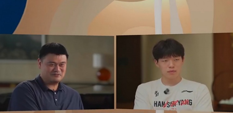 杨瀚森启蒙教练：身体素质逊于姚易郅，从后卫打法练技术