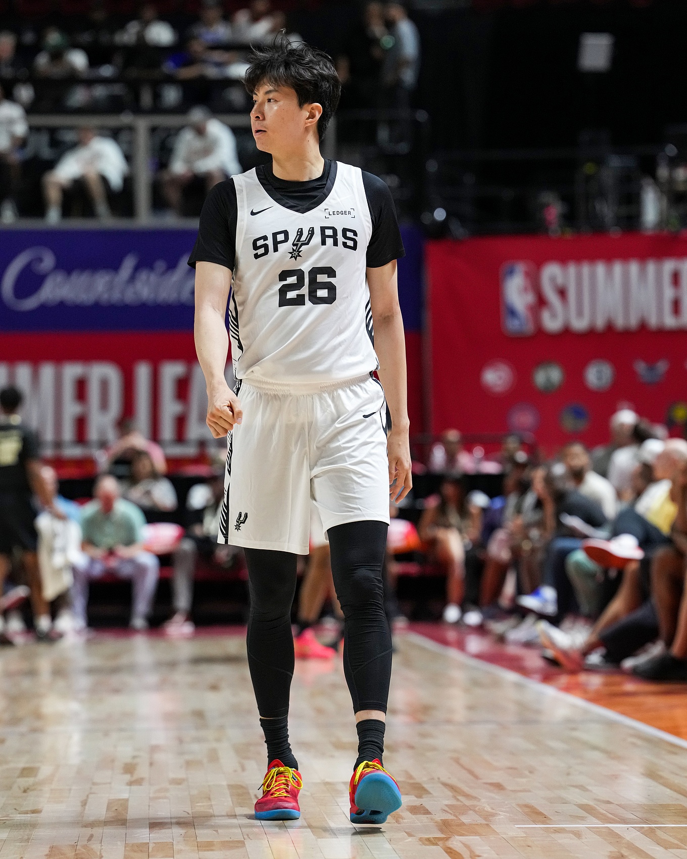 李贤重9分7板2断1帽 三分5中3填满数据栏 李贤重9分7板2断1帽 三分5中3填满数据栏