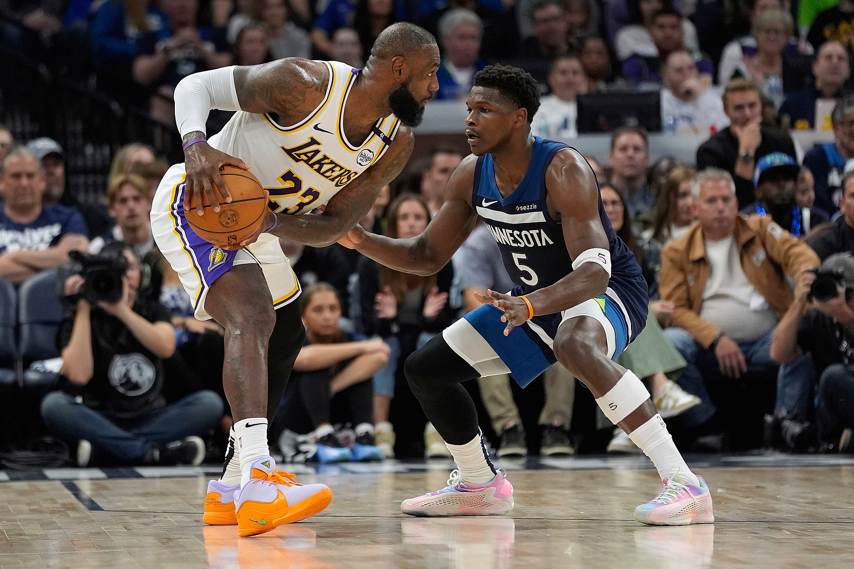 詹姆斯确认加盟76人 富保罗揭秘候选名单:森林狼因太冷出局