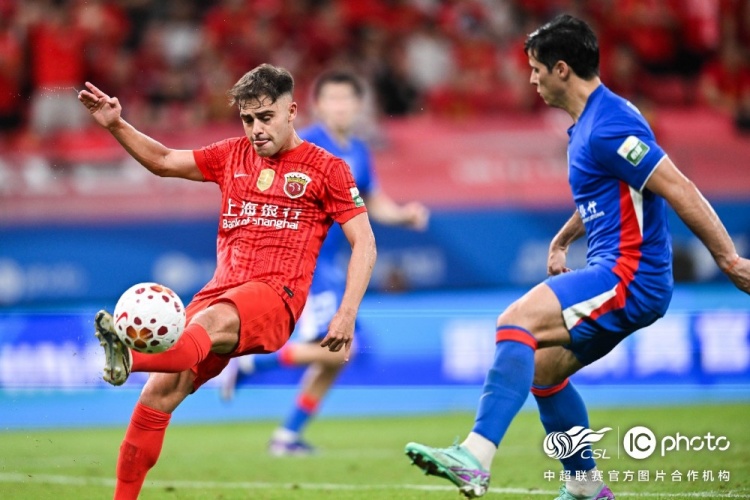 莱昂纳多闪击李新翔推空门 上海海港2-0上海申花 莱昂纳多闪击李新翔推空门 上海海港2-0上海申花