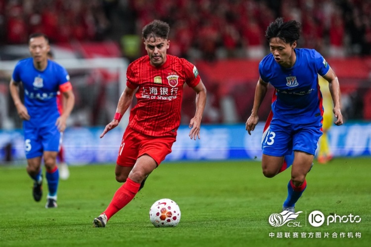莱昂纳多闪击李新翔推空门 上海海港2-0上海申花 莱昂纳多闪击李新翔推空门 上海海港2-0上海申花
