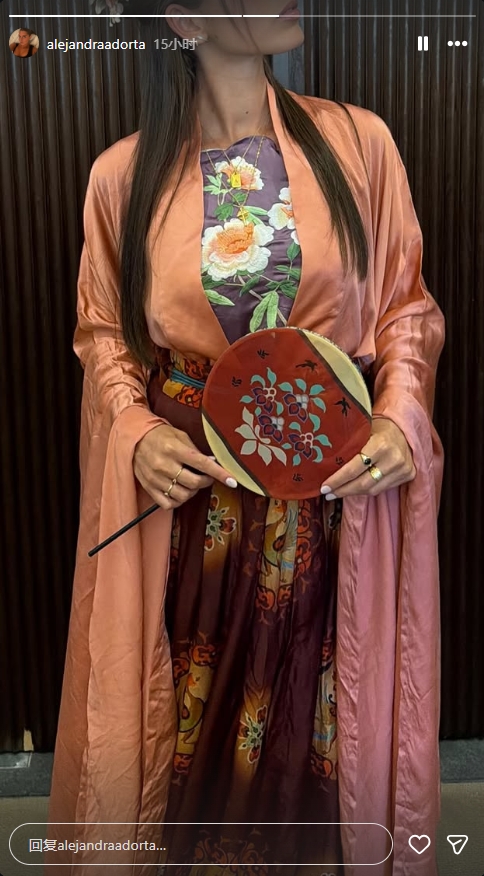 佩德里为苏州vs无锡开球,女友晒汉服照 佩德里为苏州vs无锡开球,女友晒汉服照