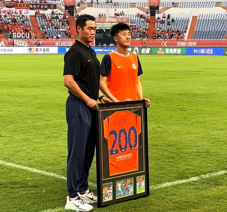 克雷桑获五月最佳，刘洋200场纪念仪式在鲁豫战前举行