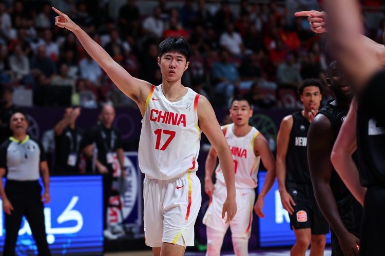 赵嘉义半场7分2板，中国男篮领先喀麦隆6分