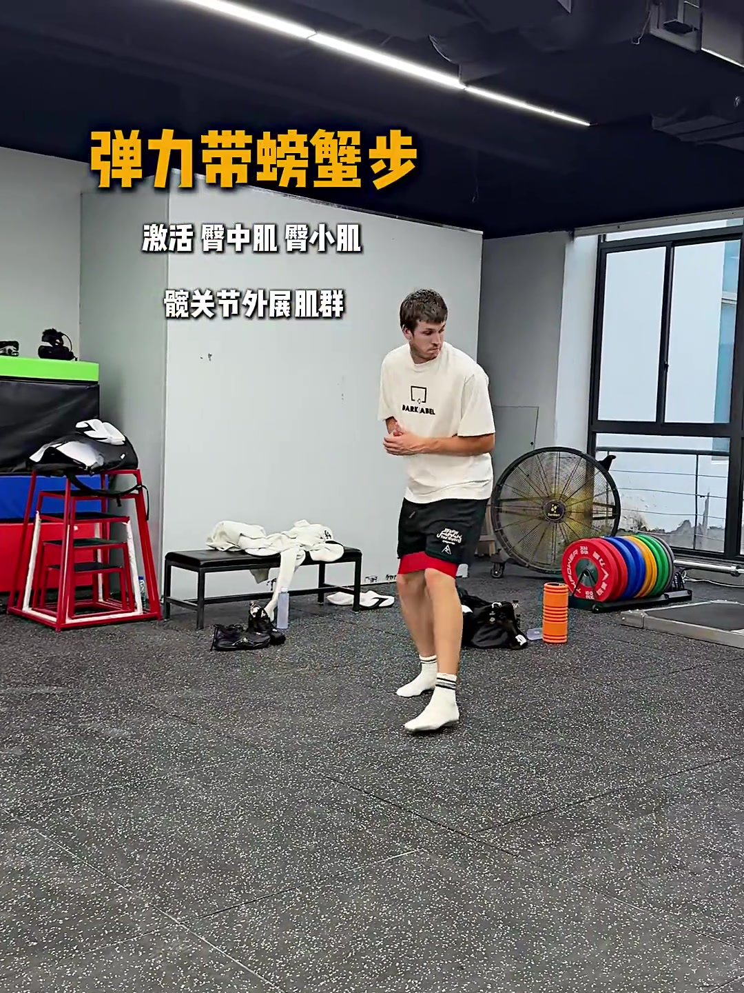里夫斯中国行期间酒店加练 体能训练视频流出 里夫斯中国行期间酒店加练 体能训练视频流出