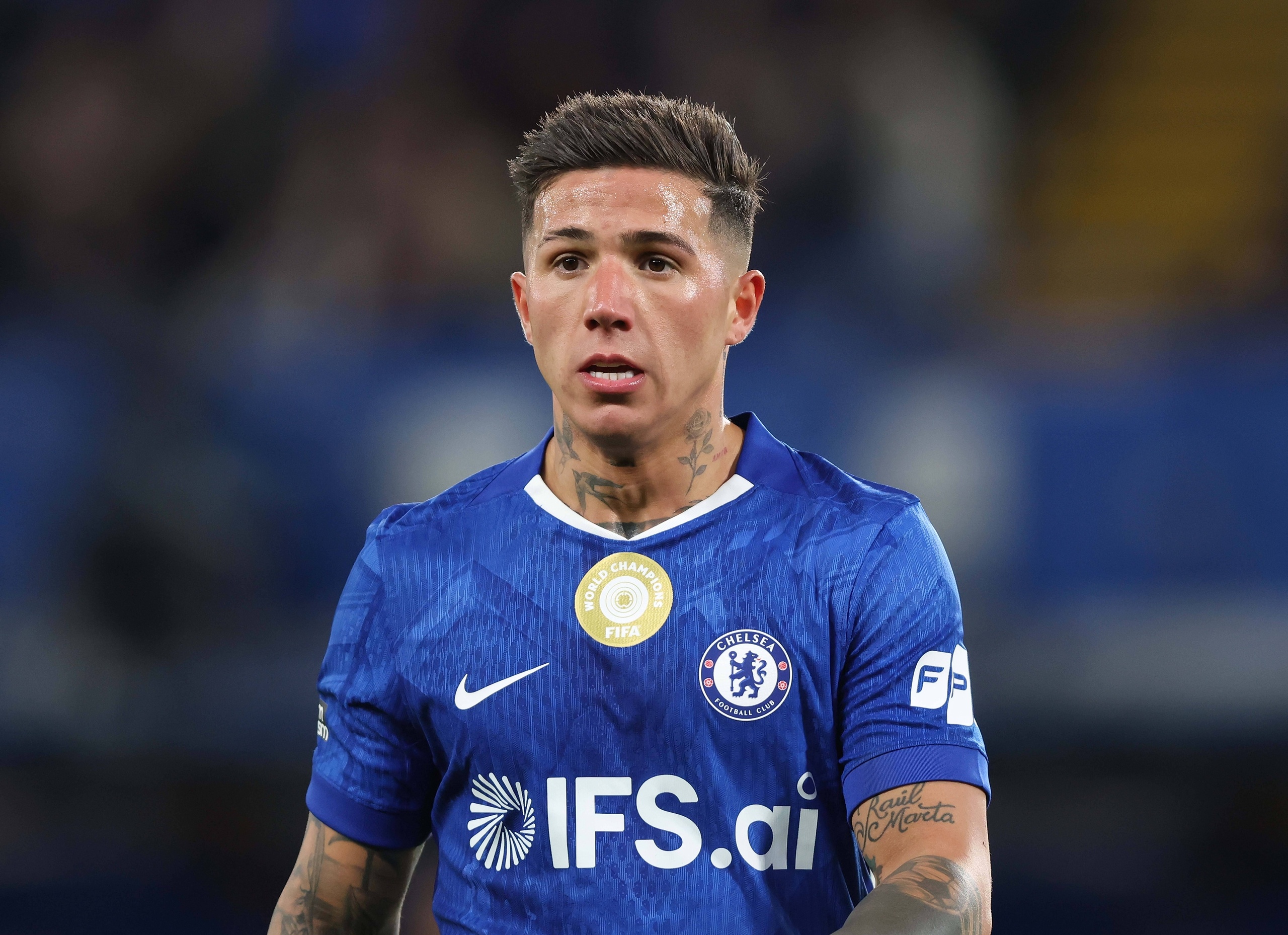 切尔西1.2亿英镑标价恩佐 交易窗口锁定英超首轮前 切尔西1.2亿英镑标价恩佐 交易窗口锁定英超首轮前