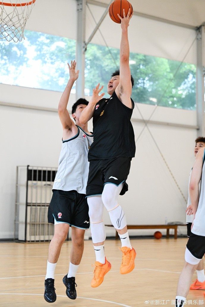 广厦夏训再上调三将 一队年轻球员增至五人 广厦夏训再上调三将 一队年轻球员增至五人
