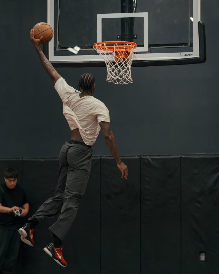 范德比尔特晒训练照 湖人兜售其合同尚未有果 范德比尔特晒训练照 湖人兜售其合同尚未有果