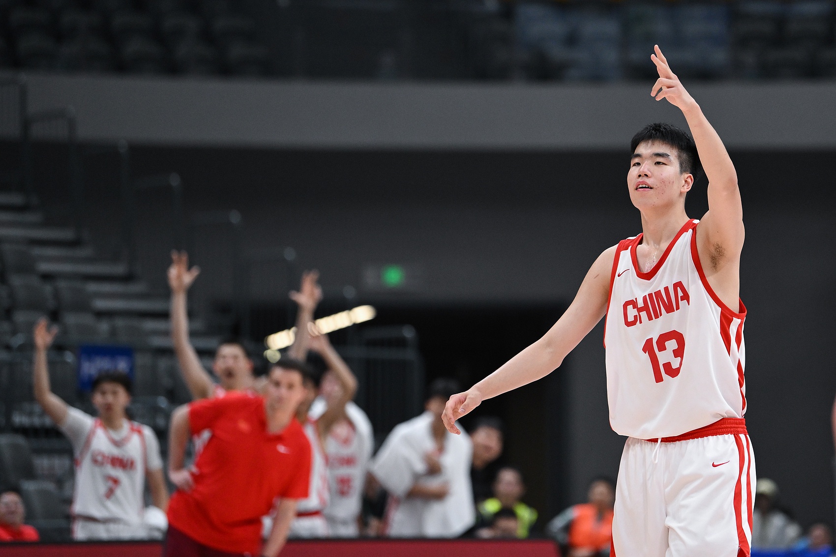 媒体人:中国U18男篮有拼劲&处理球合理 顶抢篮板再进步点会更好 媒体人:中国U18男篮有拼劲&处理球合理 顶抢篮板再进步点会更好