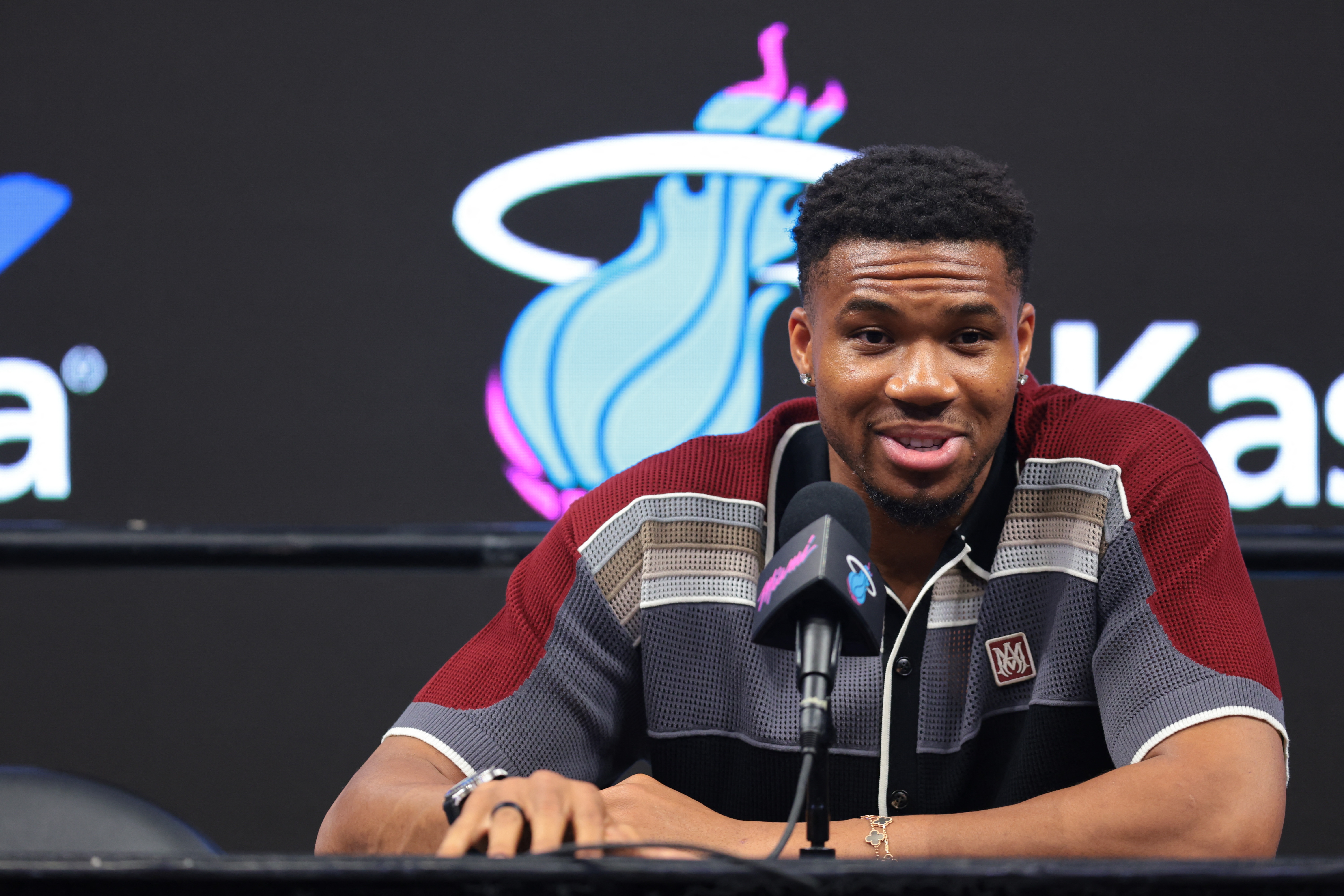 贝弗利:字母哥与雄鹿之间相互有爱 但NBA里没什么永远不变 贝弗利:字母哥与雄鹿之间相互有爱 但NBA里没什么永远不变