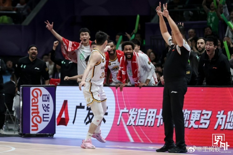 王岚嵚致老东家同曦&辽宁:收获成长与历练 感谢给予我机会与舞台 王岚嵚致老东家同曦&辽宁:收获成长与历练 感谢给予我机会与舞台