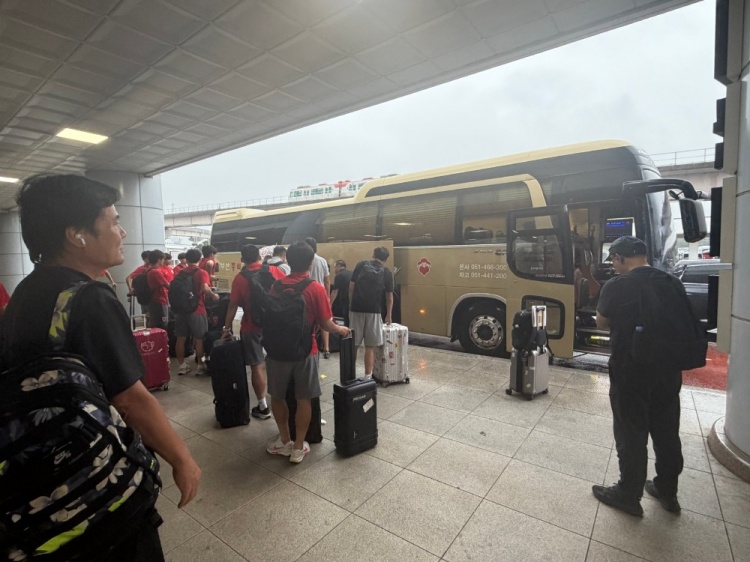 上海海港富盛经开队今日启程奔赴韩国昌原开启为期一周的拉练 上海海港富盛经开队今日启程奔赴韩国昌原开启为期一周的拉练