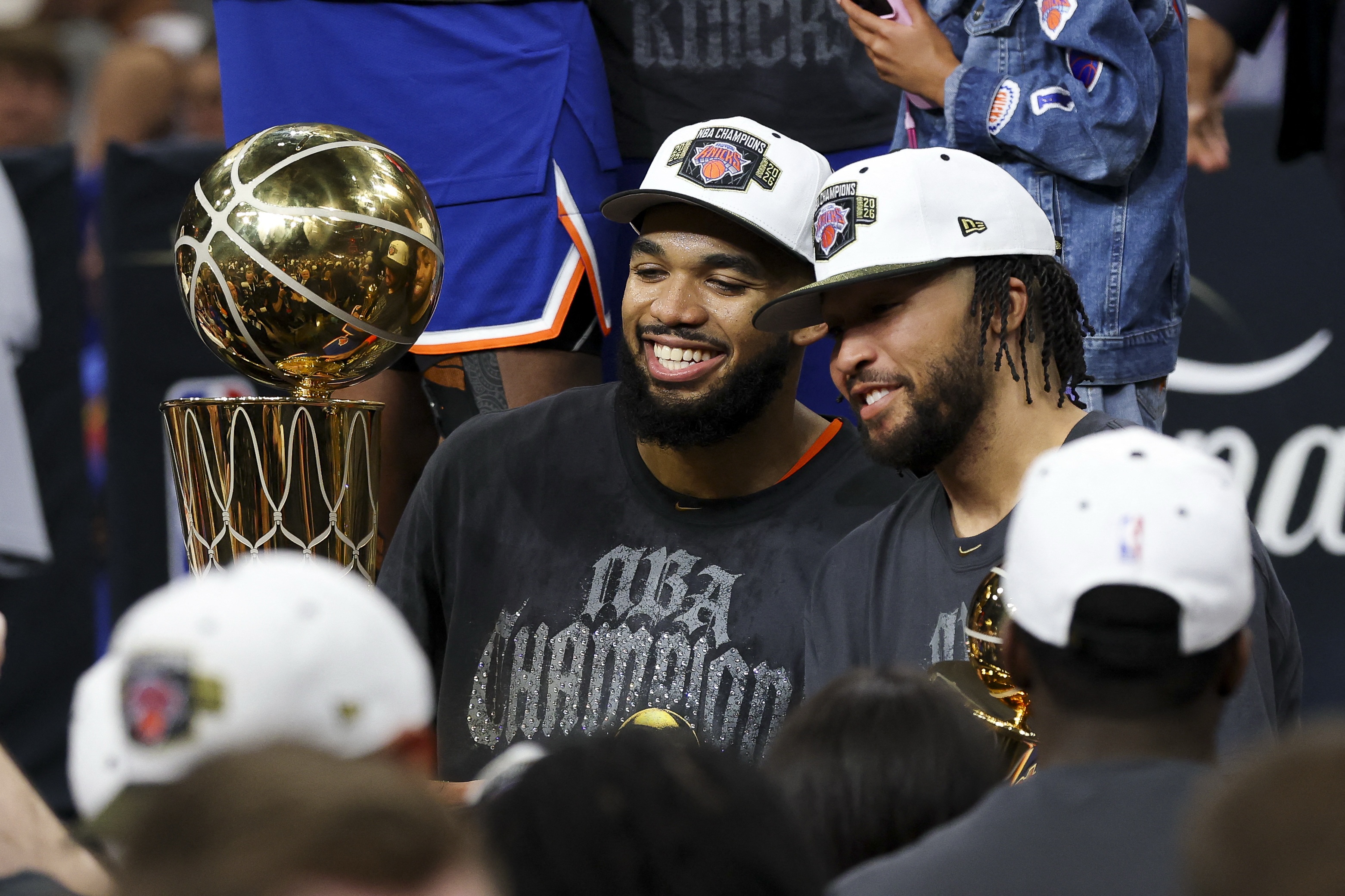 ESPN预测:KD&追梦季中会被交易!詹姆斯场均低于20分&湖人崩盘 ESPN预测:KD&追梦季中会被交易!詹姆斯场均低于20分&湖人崩盘