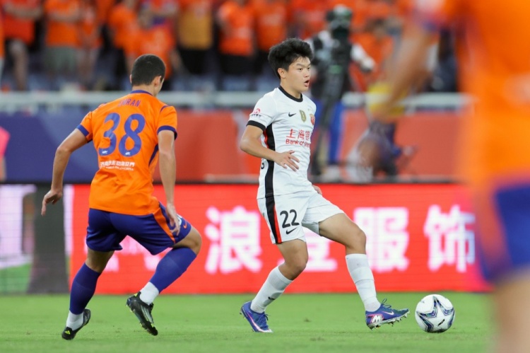 上海海港客场3-0战胜山东泰山，晋级足协杯四强