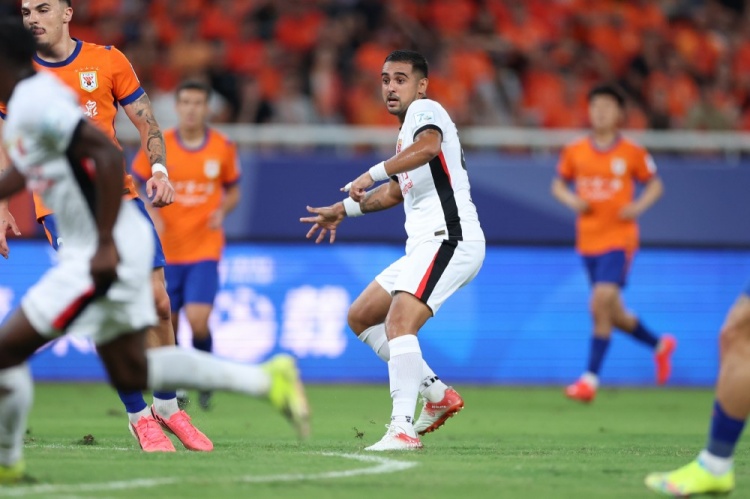 上海海港客场3-0战胜山东泰山，晋级足协杯四强