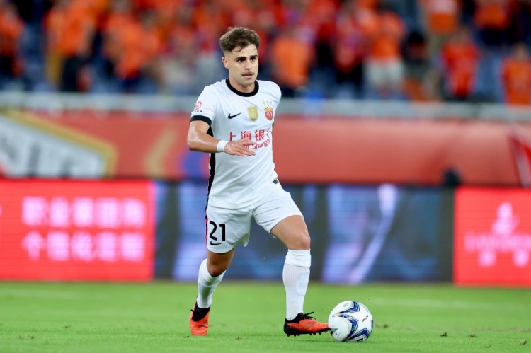 上海海港客场3-0战胜山东泰山，晋级足协杯四强
