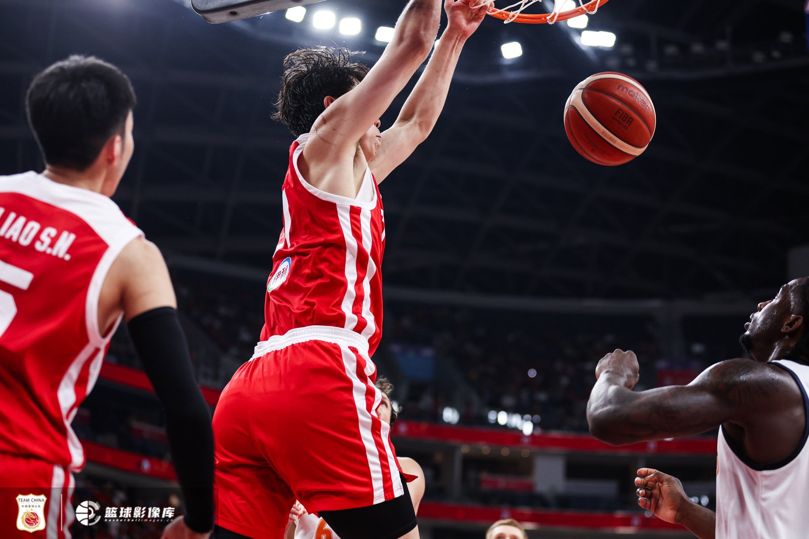 体坛周报：终于又吃到NBA球员红利！中国男篮开启杨瀚森时代
