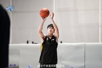 备战新赛季！宁波男篮晒训练日常：对抗 投篮持续进行