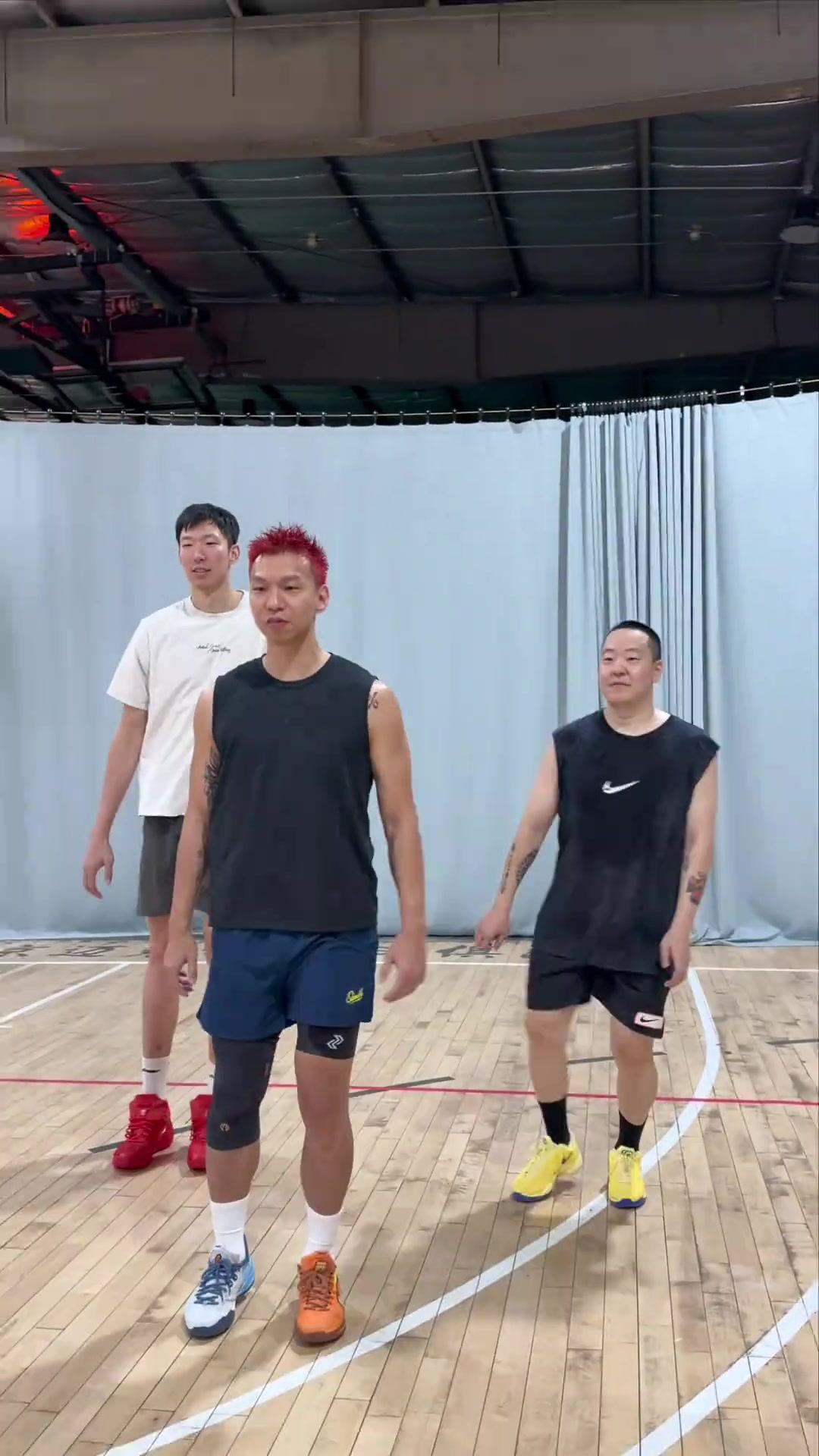 许涛与周琦共创趣味视频：带中国第一中锋学习一下闪身步